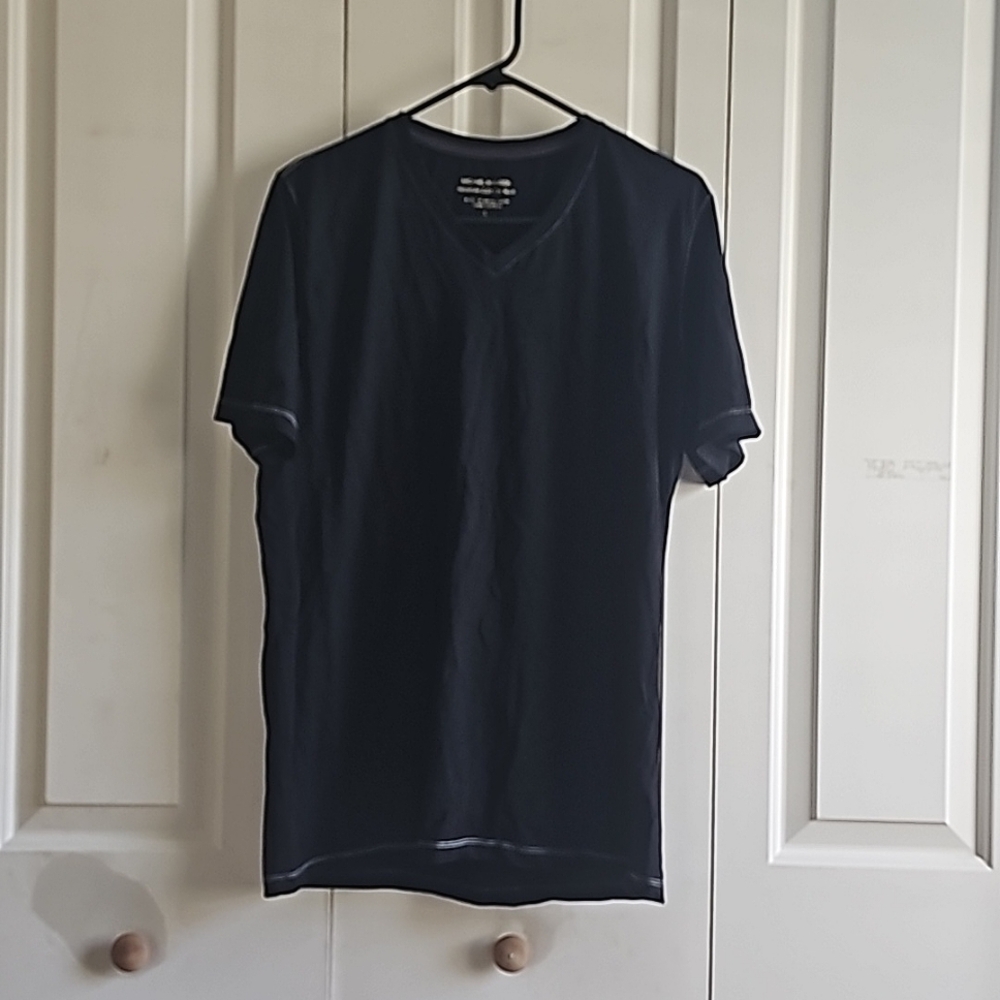 Michael Brandon v-neck t-shirt size large